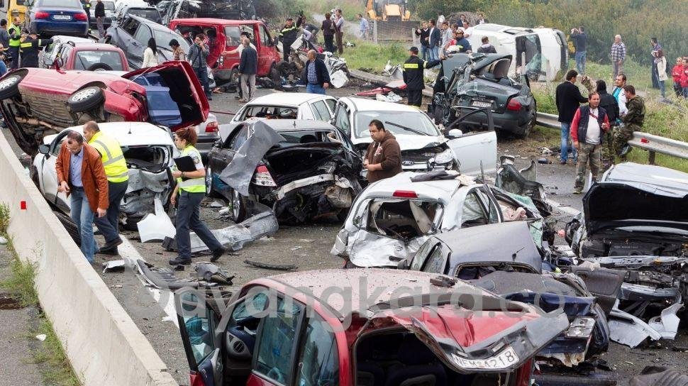 KECELAKAAN BERUNTUN  TERJADI KULON PUROGO KORBAN MENGALAMI LUKA PARAH