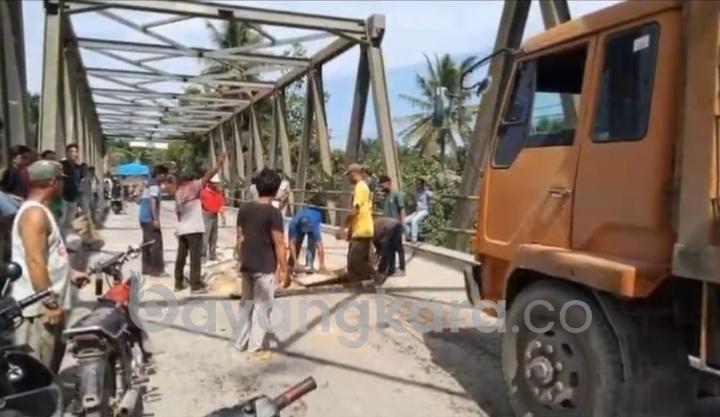 Ancam Keselamatan Penguna Jalan, Warga Minta Gubsu Segera Perbaiki Titi Besi