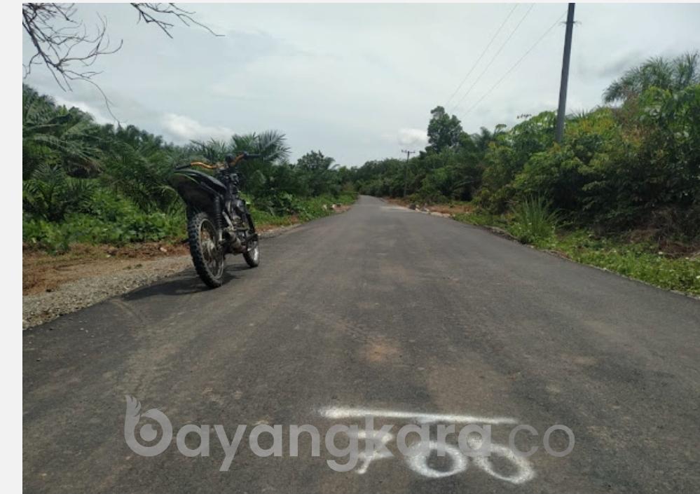 ANGARAN DANA (PEN) NOMINAL HAMPIR 4 MILIAR ASPAL HOTMIX DI UJUNG BATU PALUTA DIKERJAKAN ASAL ASALAN