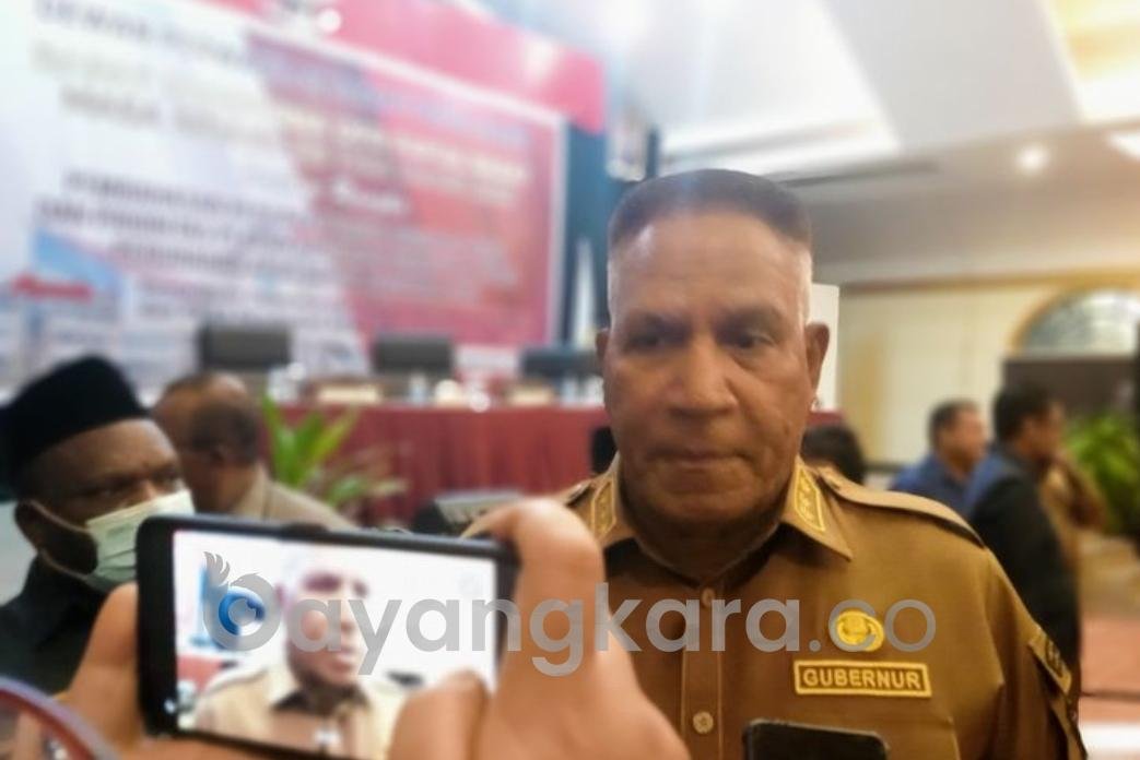 PAULUS WATERPAUW LAYANGKAN  SOMASI  KEPADA KUASA HUKUM LUKAS ENEMBE