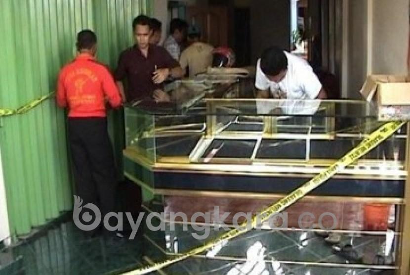 PELAKU PERMPOKAN EMAS DI SERPONG TERNYATA ANAK MAIN MANTAN TNI