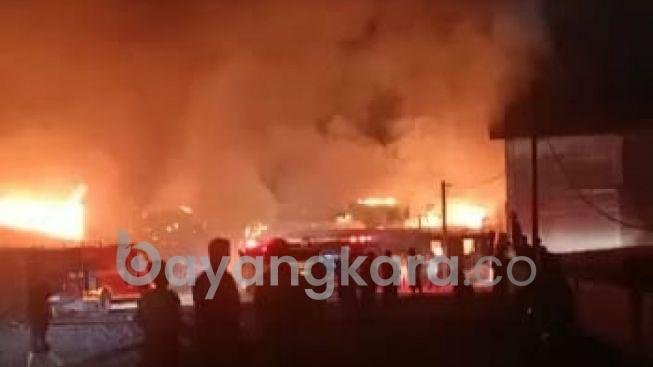 Kebakaran Hanguskan Satu Rumah, Angkot dan Tiga Sepeda Motor di Belawan