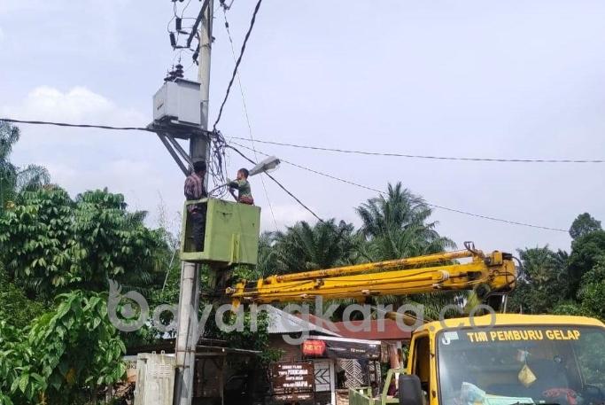 Dinas Perkim Sergai Lakukan Pemasangan LPJU, Sarana Dukung Wisata Kampung Tahu