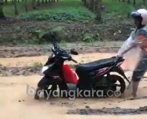 Miris, Karyawan, Pedagang  dan Warga Keluhkan Akses Menuju Rest Area KM 65