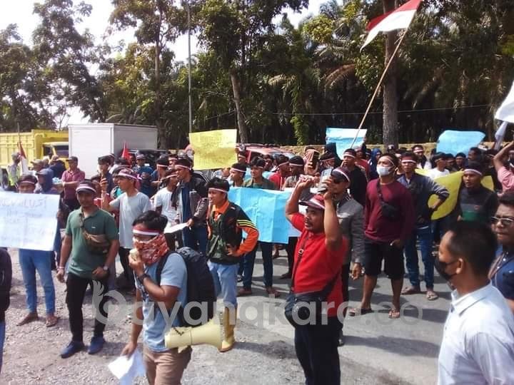 Jalan Rusak Parah, Warga Masyarakat Aksi Demo Damai Ke Kantor DPRD Dan Kantor Bupati Labura