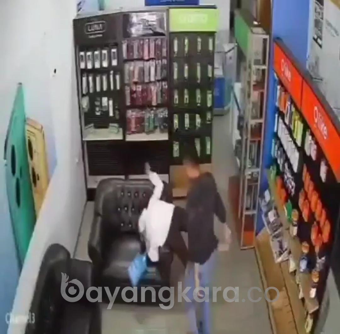 Wanita Muda di Serdang Bedagai Dianiaya Mantan Pacar Terekam CCTV.