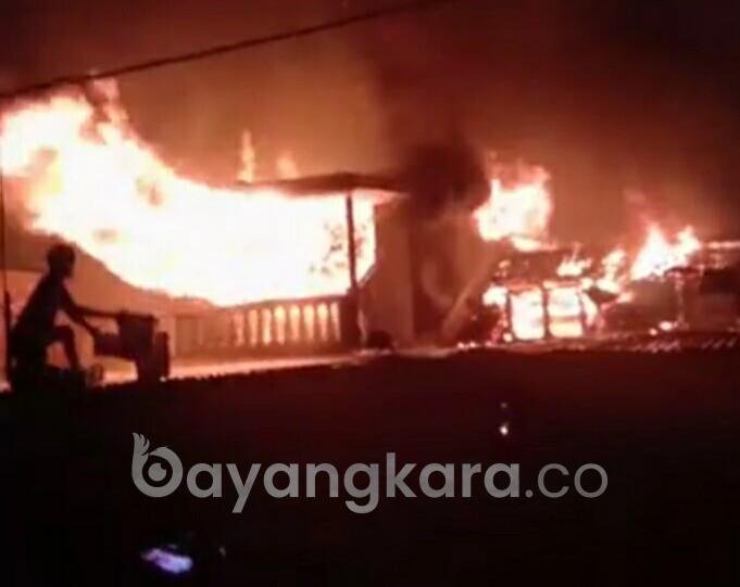 Lurah Sicanang Beberkan Kronologi Kebakaran yang Hanguskan Rumah, Angkot dan Tiga Sepeda Motor