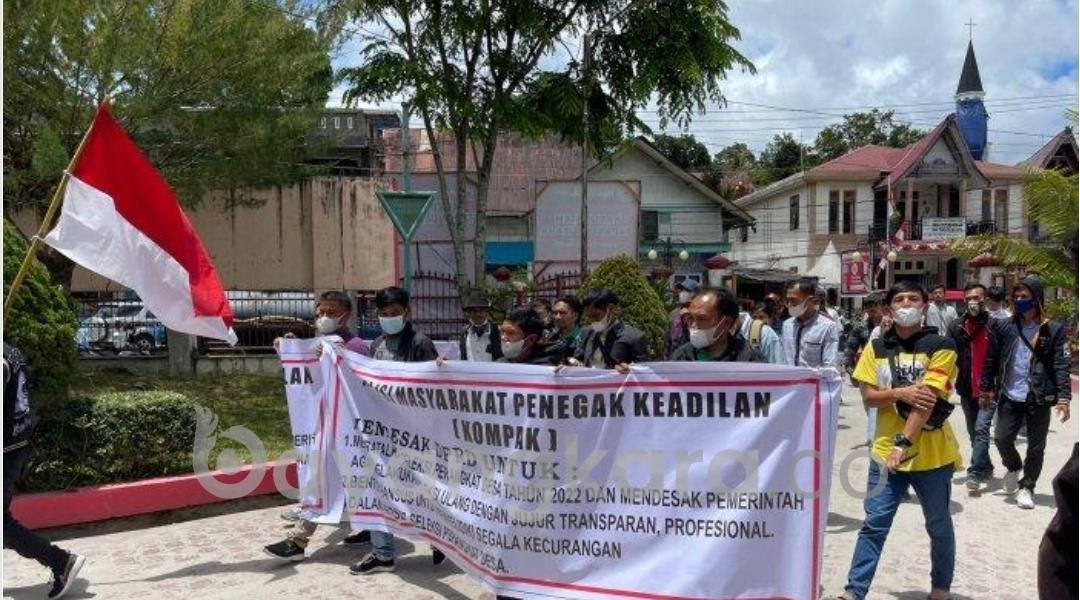 Polres Taput Amankan Aksi Unras KOMPAK Mendesak DPRD Interpelasi Bupati Taput