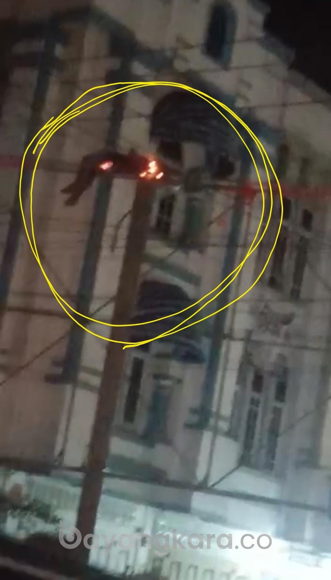 POLSEK MEDAN TIMUR BEBERKAN  IDENTITAS TUKANG  CAT YANG TEWAS MENEMPEL KABLE LISTRIK DI JALN,KRAKATAU