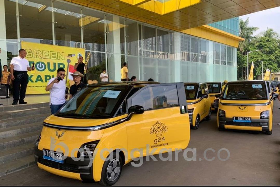 KETUA UMUM GOLKAR MEMBERI HADIA MOBIL LISTRIK  KE SELURUH DPD GOLKAR DALAM RANGKA HUT PARTAI GOLKAR KE 58 TAHUN
