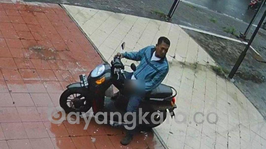 Seorang Pria Pamerkan Kemaluannya, Karyawati Toko Panik dan Langsung Lari