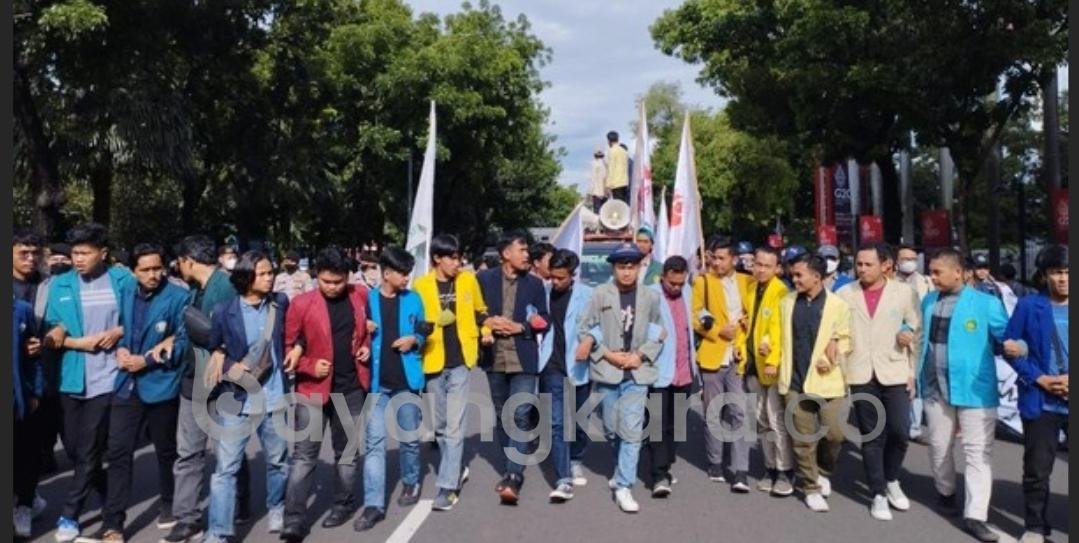 Mahasiswa BEM SI Mulai Berdatangan di Kawasan Patung Kuda