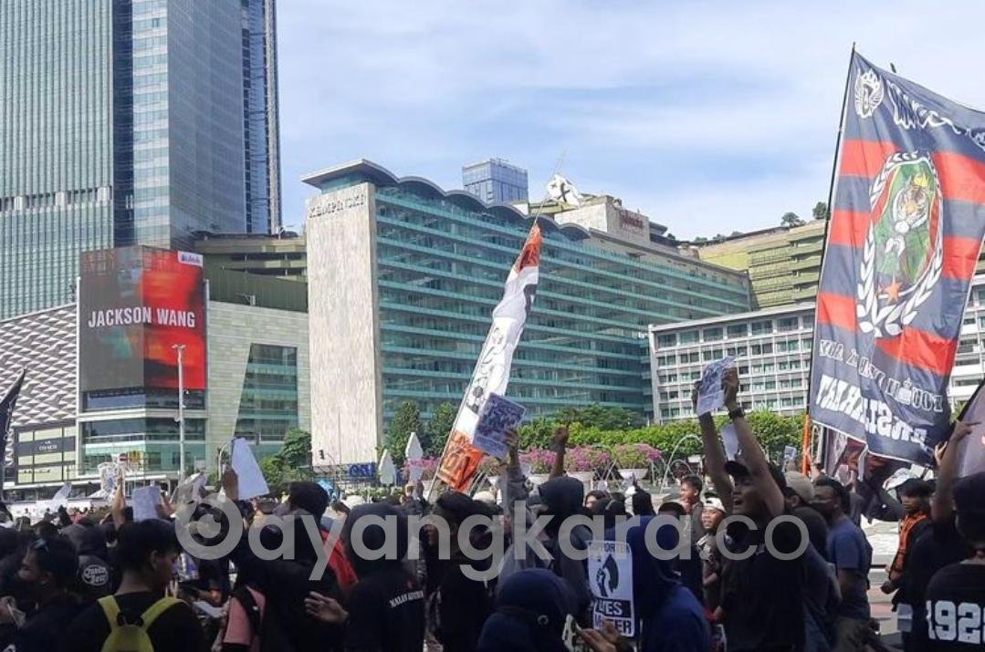 Ratusan Suporter Gelar Aksi di Bundaran HI Terkait Tragedi Kanjuruhan, Sampaikan 5 Tuntutan