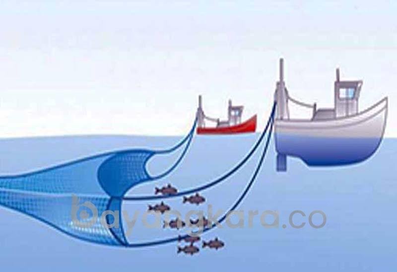 POLAIR TANGKAP 23 KAPAL IKAN PAKAI PUKAT TARWIL DI PERAIRAN  JATIM