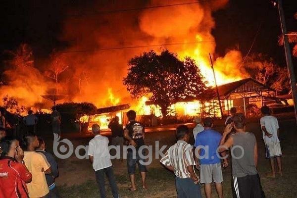 Kebakaran Di Kecamatan Kembangan 45 Personel Pemadam Diterjunkan