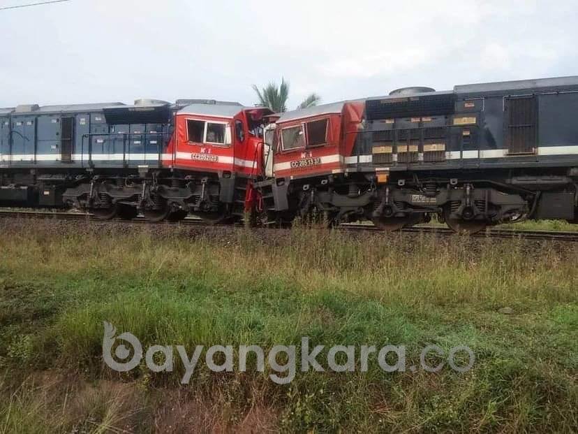 Tabrakan Dua Kereta Api Akibat Jadwal Perjalanan Terganggu.