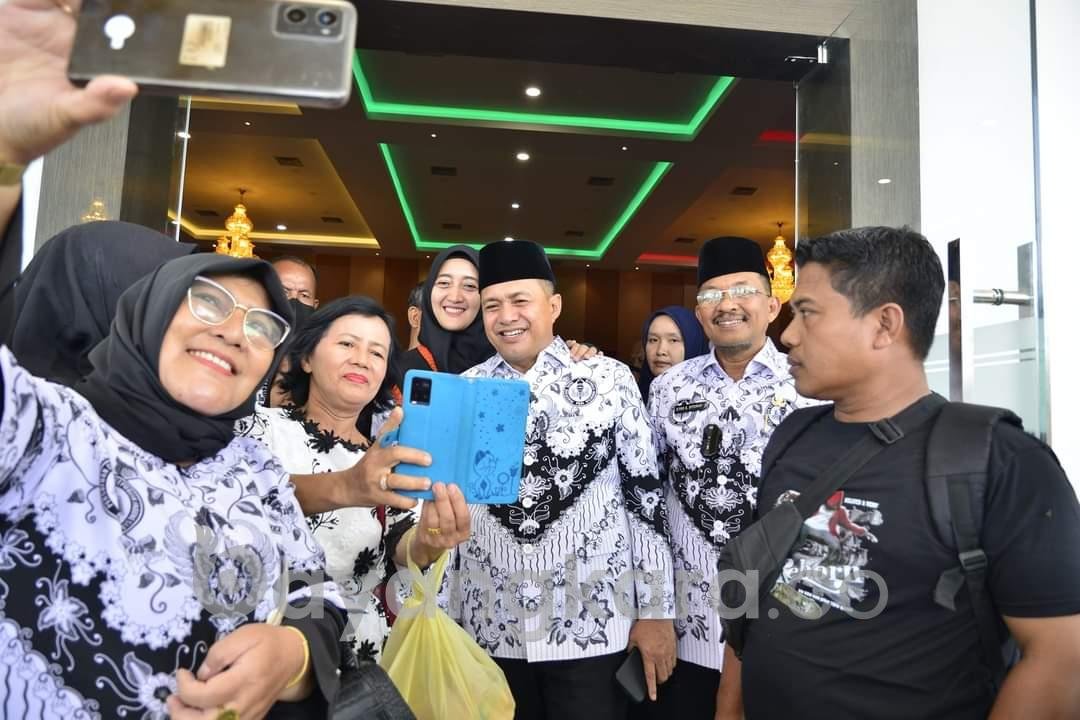 Bupati Batu Bara Ir.H Zahir M AP Hadiri HUT PGRI Yang Ke 77 tahun Di SingaporeLand.