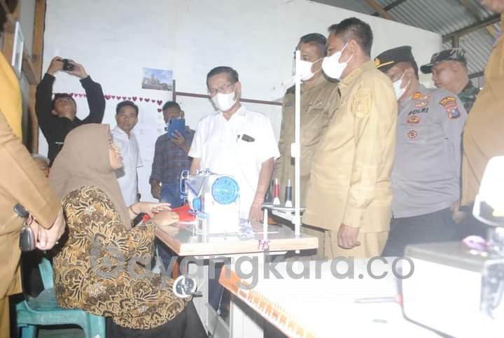 Tingkatkan Perekonomian Pasca Pandemi, Bupati Sergai Salurkan Bantuan Alat Produksi IKM