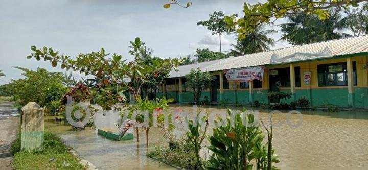 Kantor Dinas Pertanian Sergai dan SD Negeri 105416 Sei Rejo Diterjang Banjir