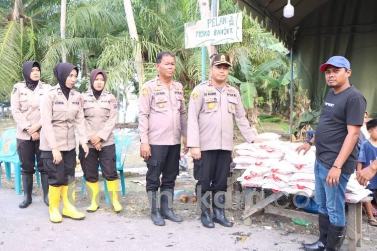 Kapolres Sergai Bantu Warga Terdampak Banjir di Tanjungberingin