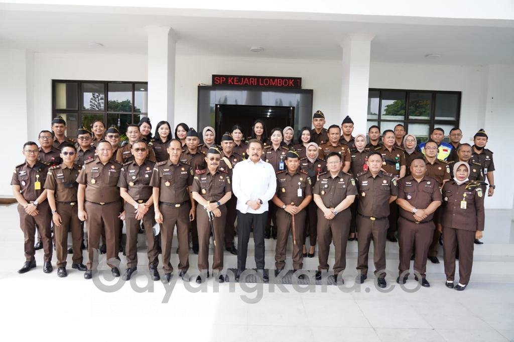 Kunjungan kerja Jaksa Agung ST Burhanuddin di Kejaksaan Negeri Lombok Tengah, Melakukan Sidak Barang Bukti