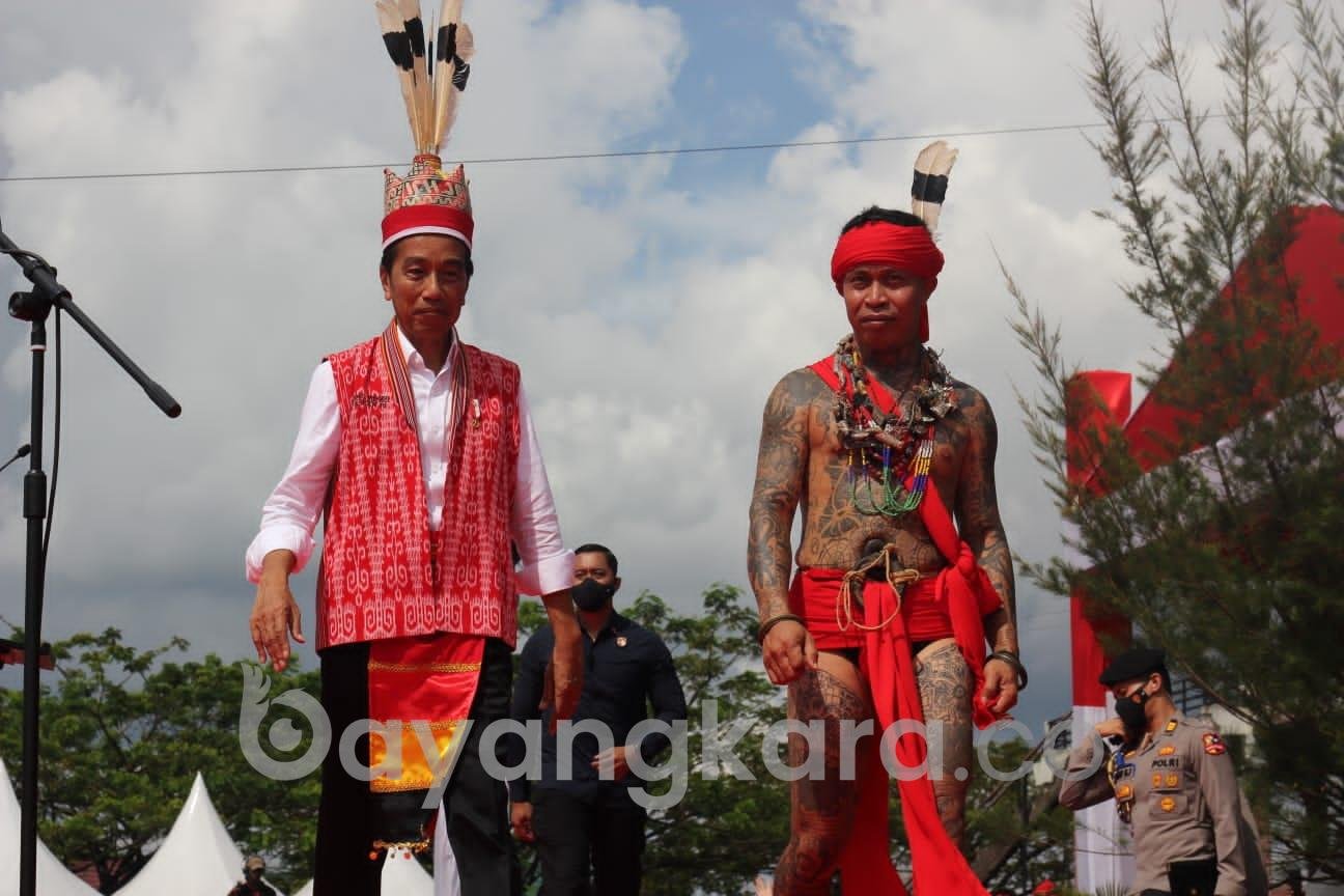 Panglima Jilah Pastikan Pasukan Merah Suku Dayak Kawal Jokowi Satu Komando