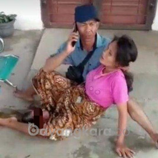 Miris!!Beredar Video, Seorang Ibu Melahirkan Didepan Pintu Puskesmas Tanpa Ada Penjaga. 