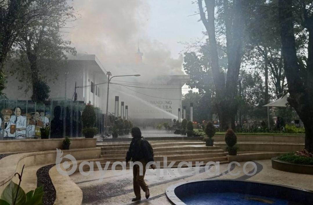 Balai Kota Bandung Terbakar