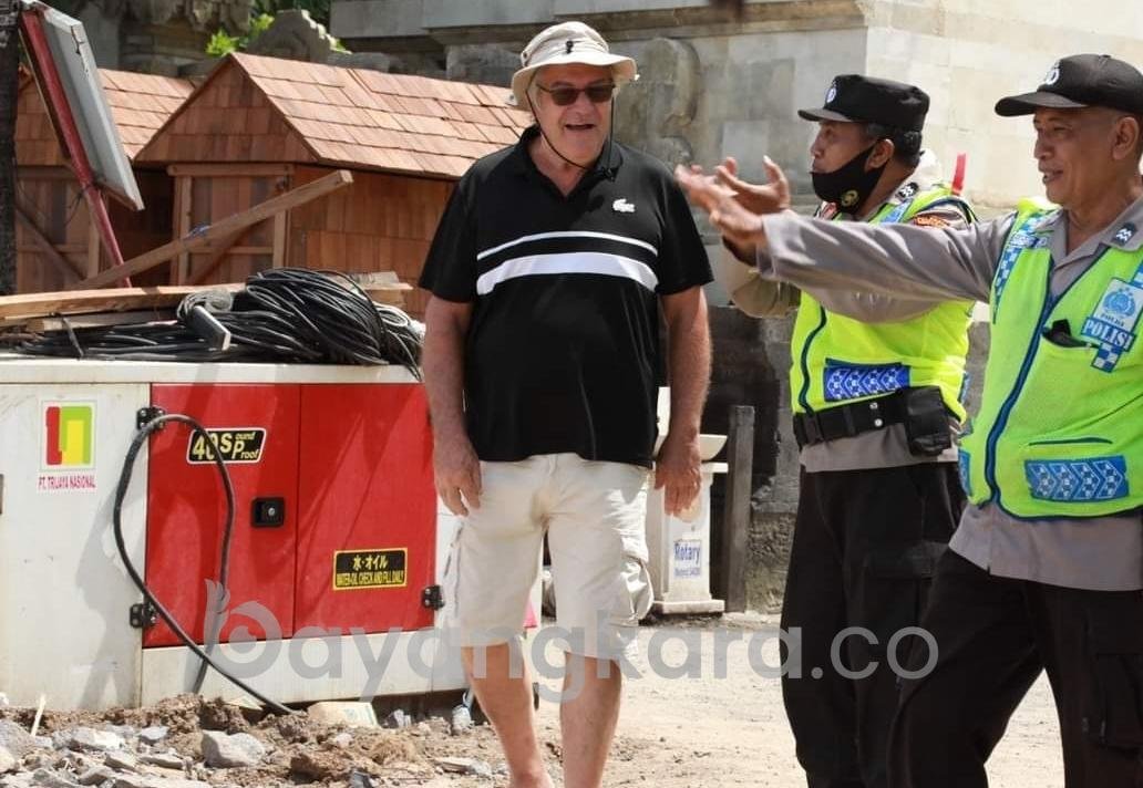 Senyum dan Sapa Strategi Polri Saat Patroli Pengamanan KTT G20 di Pantai Kuta