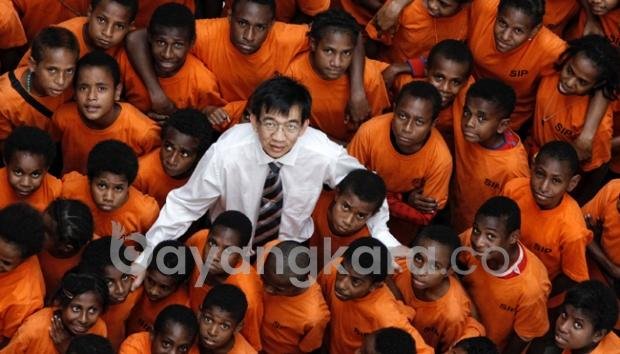 Menolak Lupa!! Prof. Yohanes Surya, Ph.D.Yang Berjasa Untuk Papua,“Carikan saya anak yang dianggap paling bodoh, akan saya latih,”.