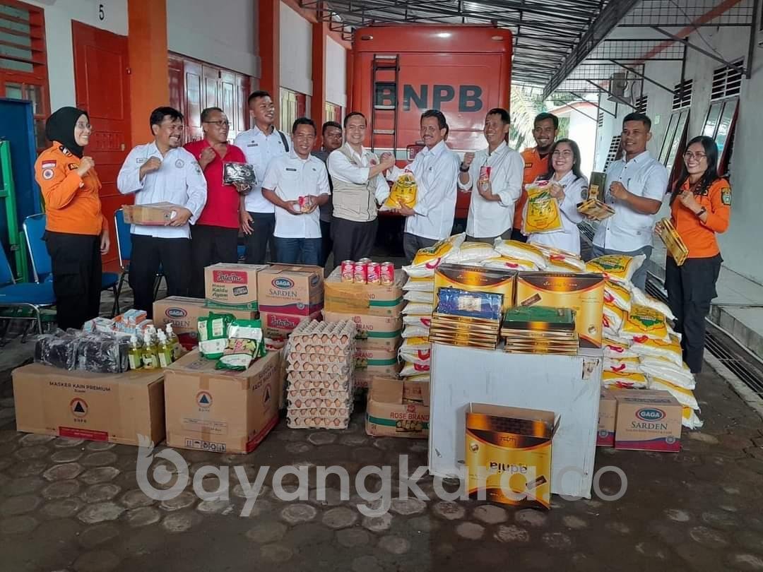 Pemprov Sumut Beri Bantuan Untuk Warga Yang Terdampak Banjir Di Tebing Tinggi. 