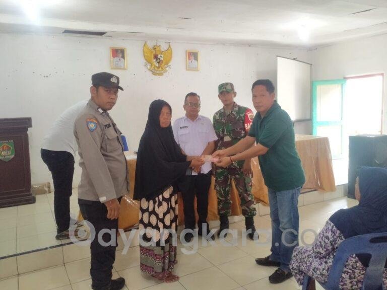 Kepala Desa Aek Songsongan, Tuntaskan Penyaluran BLT – DD Covid – 19, Tahun anggaran 2022.