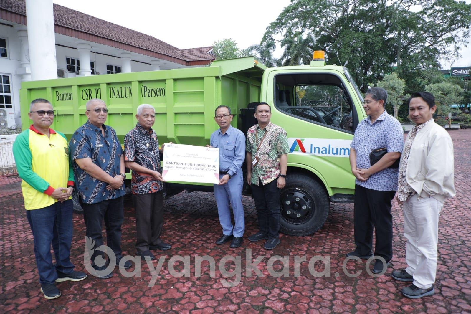 PT. Inalum Persero Serahkan Dam Truk Pengangkut Sampah Kepada Pemerintah Kabupaten Asahan.