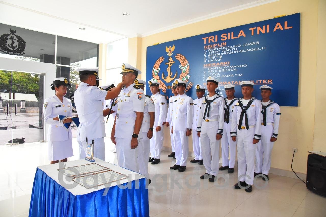 Dansatrol Lantamal XII Pimpin Serah Terima Jabatan Komandan KRI Sembilan-850.