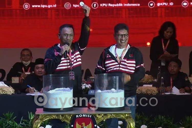 Pengundian nomor urut partai politik peserta Pemilu 2024 yang dilangsungkan pada malam ini di kantor KPU RI, Rabu (14/12/2022). Partai Kebangkitan Nusantara (PKN) mendapat nomor urut 9.