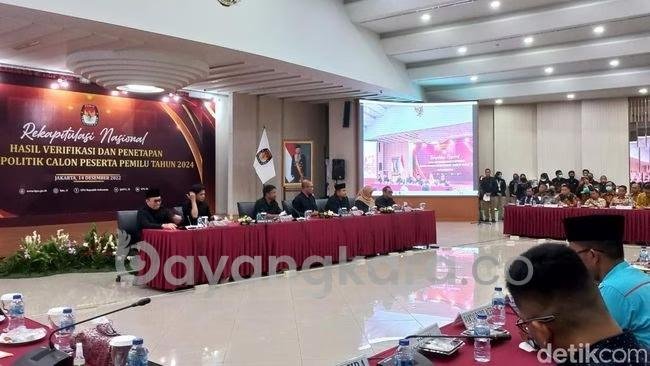 Pleno Rekapitulasi Nasional Hasil Verifikasi Partai Politik Pemilu 2024.