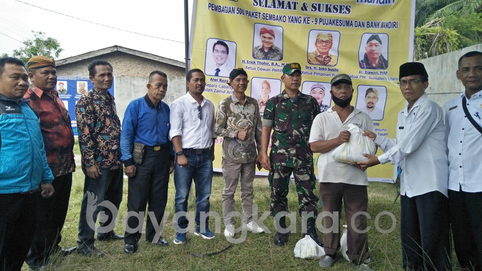 Wujud Kepedulian PC Pujakesuma Lubuk Pakam Kolaborasi Dengan Bank Mandiri Bagikan 500 Paket Sembako