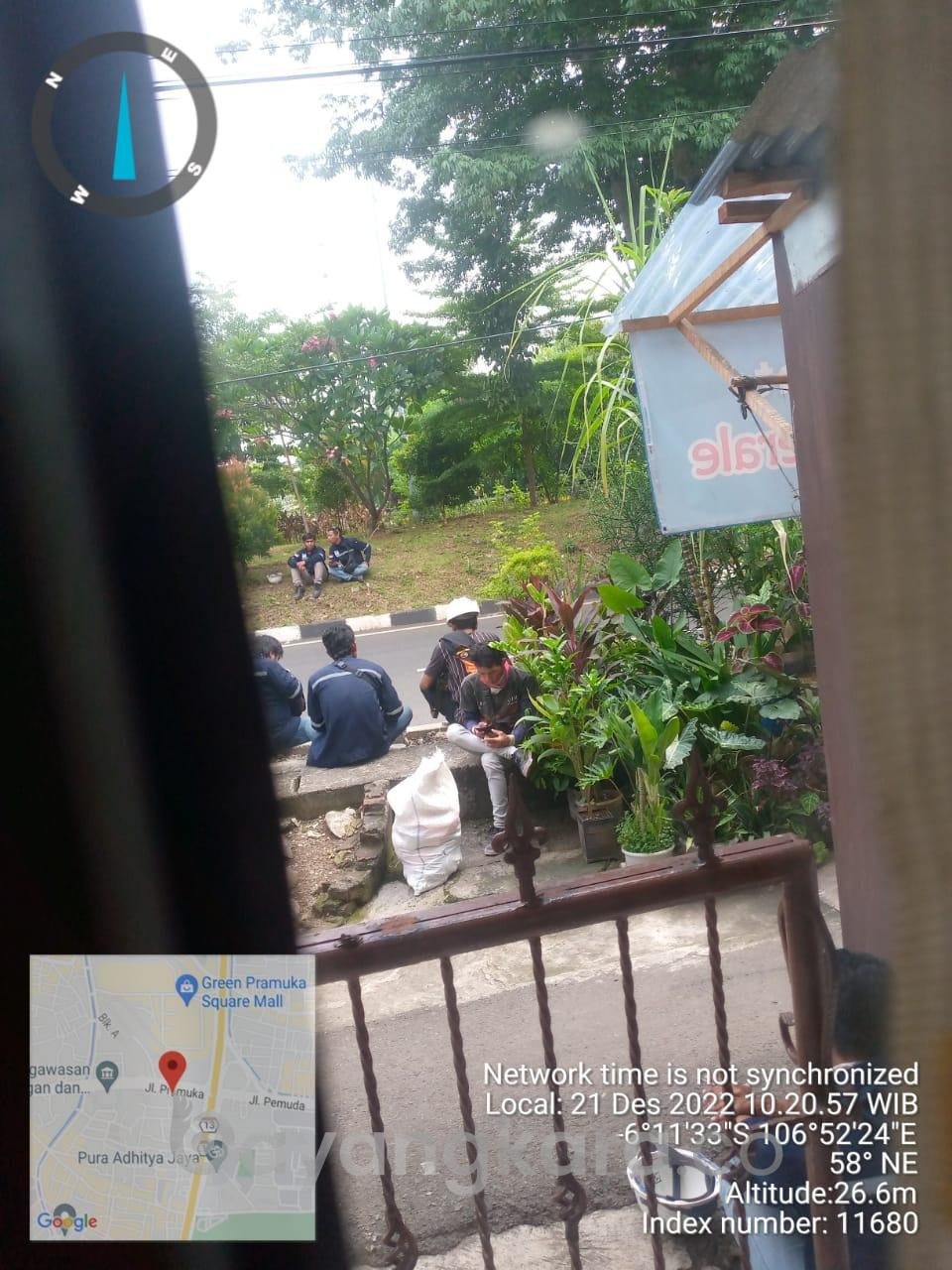 Diduga Oknum para pekerja Proyek Revalitasasi Halte Busway PT Anugerah Wijaya Trisna Tidak Kooperatif.