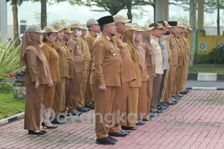 Sekda H. Muhammad Suib, S.Pd, M.M., Dampingi Wabup Pimpin Apel Rutin ASN Pemkab Labura.