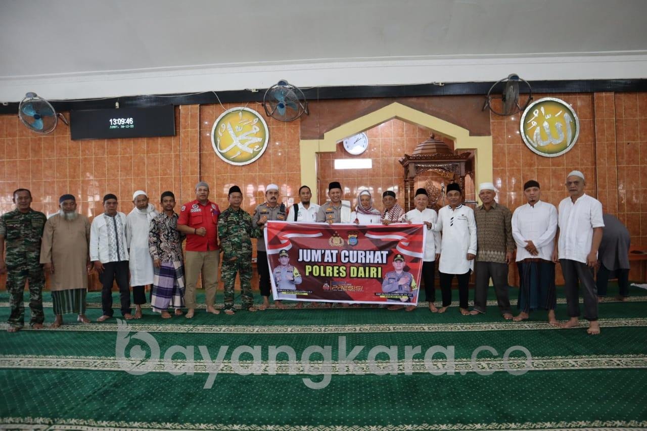 Polres Dairi Giat Jumat Curhat Himbau Kamtibmas Serta Dengarkan Curhat Masyarakat Dairi
