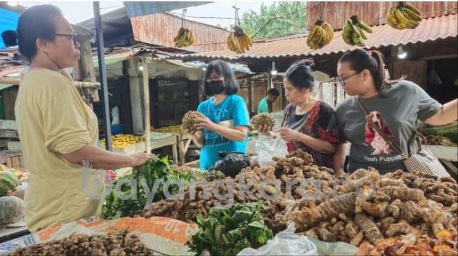 Jelang Tahun Baru, Di Pasar Aek Kanopan Harga Barang Kebutuhan Pokok Naik. Andaliman , Jadi Rp 350 Ribu.