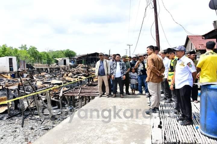 Bupati Labura Janji Akan Bangun 16 Rumah Korban Kebakaran Desa Simandulang Kualuh Leidong.