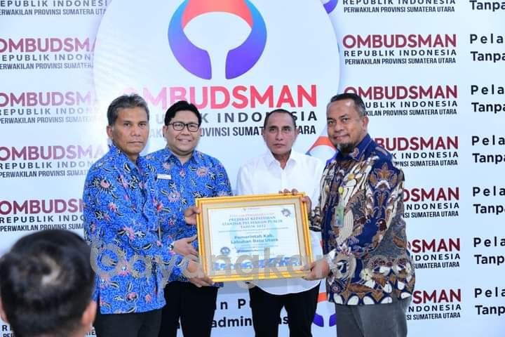 Sekda Mewakili Pemkab Labura Raih Predikat Zona Hijau dari Ombudsman RI