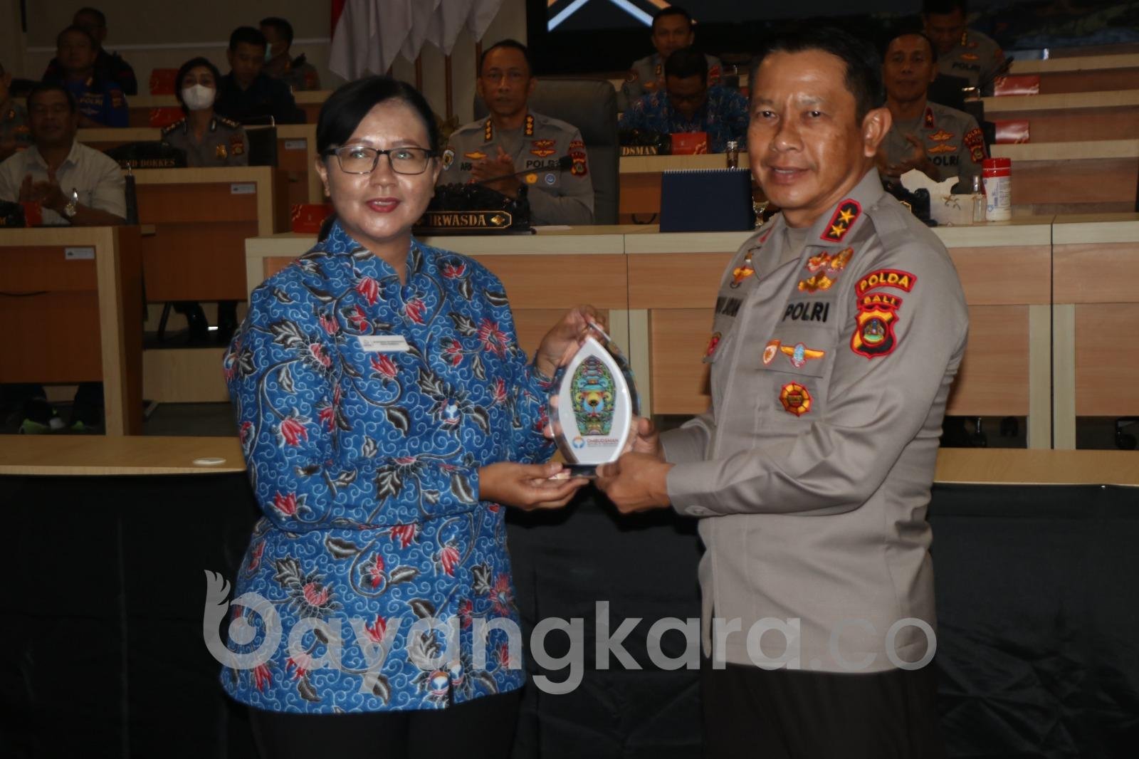 Polda Bali Beserta 9 Polres Mendapat Penghargaan Pelayanan Terbaik2022 Dari Ombusdsman RI