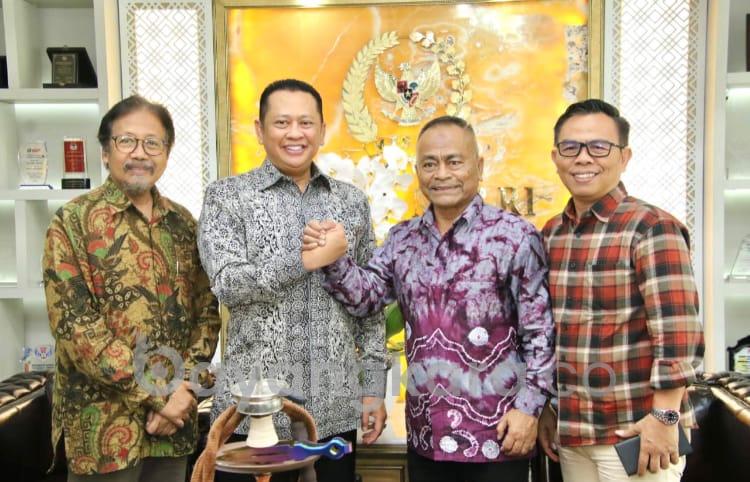 Ketua MPR bersama Wakil Ketua Umum Partai Golkar Mendukung Hari Pers Nasional