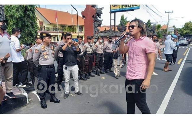 Demo Yang di Koordinator Gede Putu Arka Wijaya di Polres Buleleng Merendahkan Wartawan Indonesia.