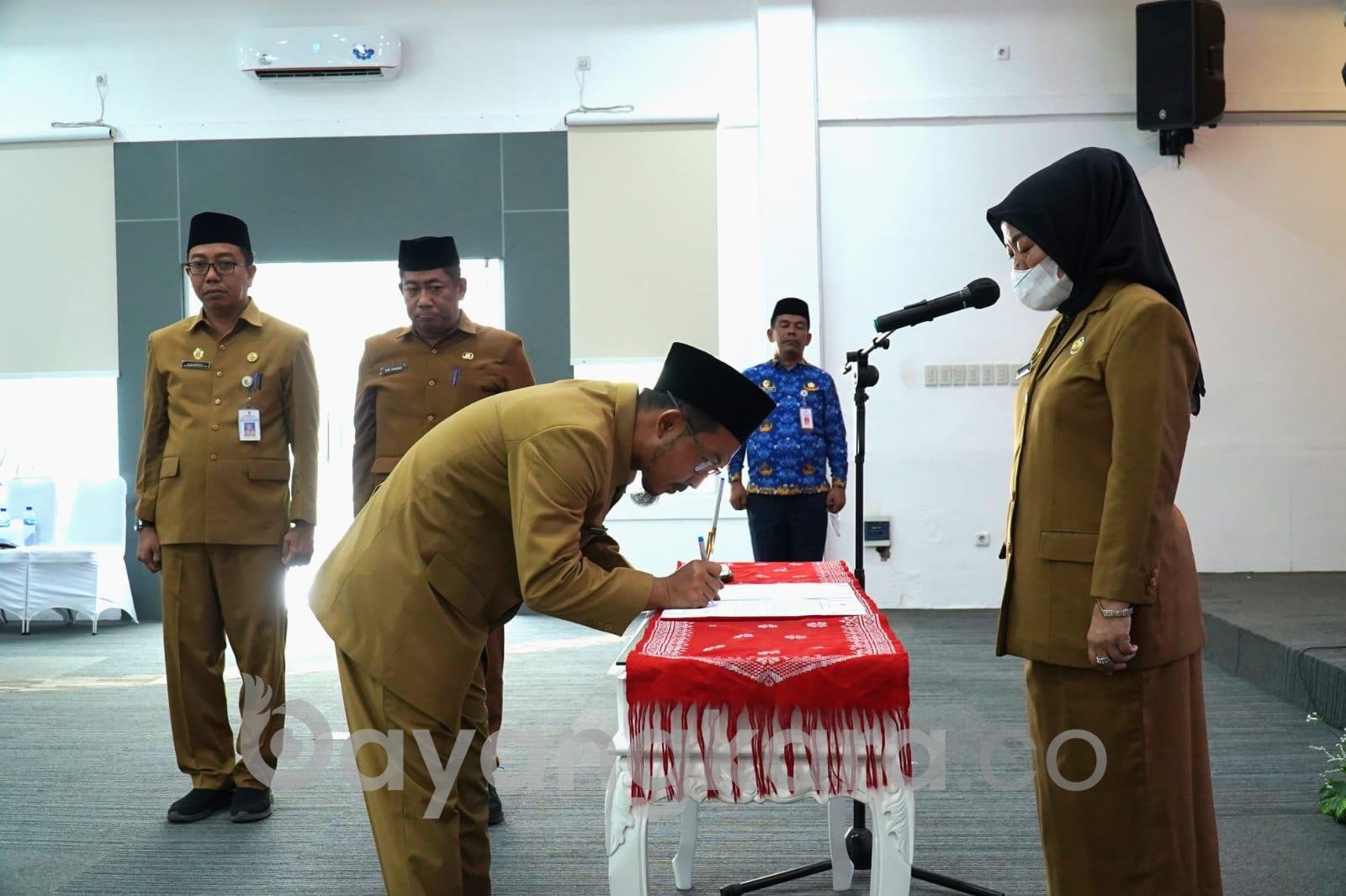 Pj. Sekdakab Batu Bara Lantik 3 Pejabat Administrator