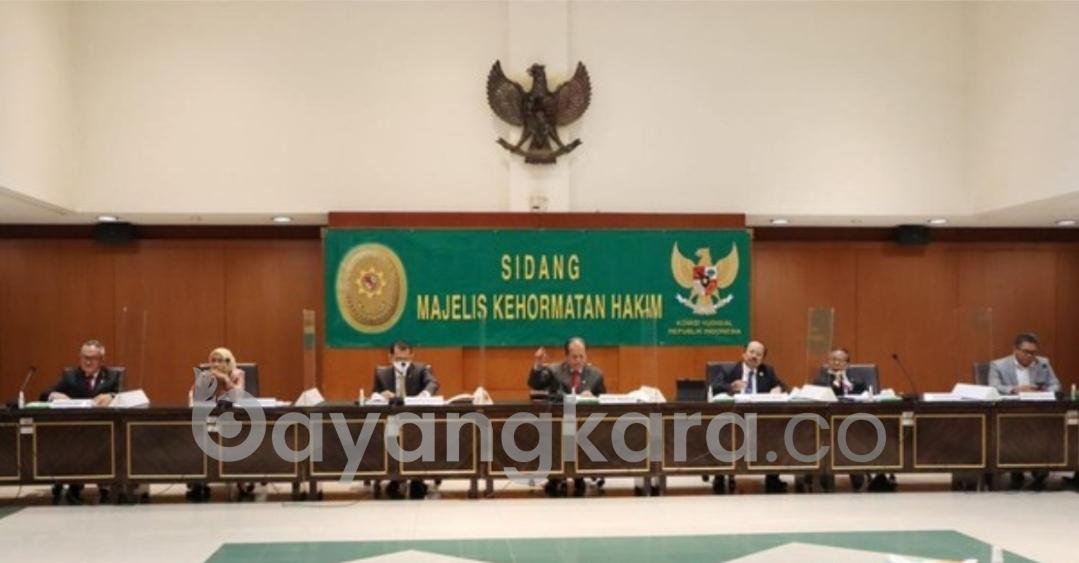 PENGGUAT CERAI JADIKAN ISTRI KEDUA OLEH HAKIM YANG SEDANG SIDANG PERKARA PERCERAIAN DI JATIM