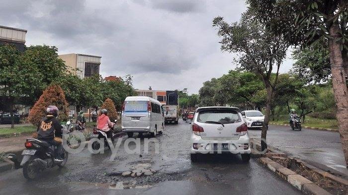 Lokasi Depok Jalan Rusak Dan Berlubang Berbahaya Untuk Dilewati
