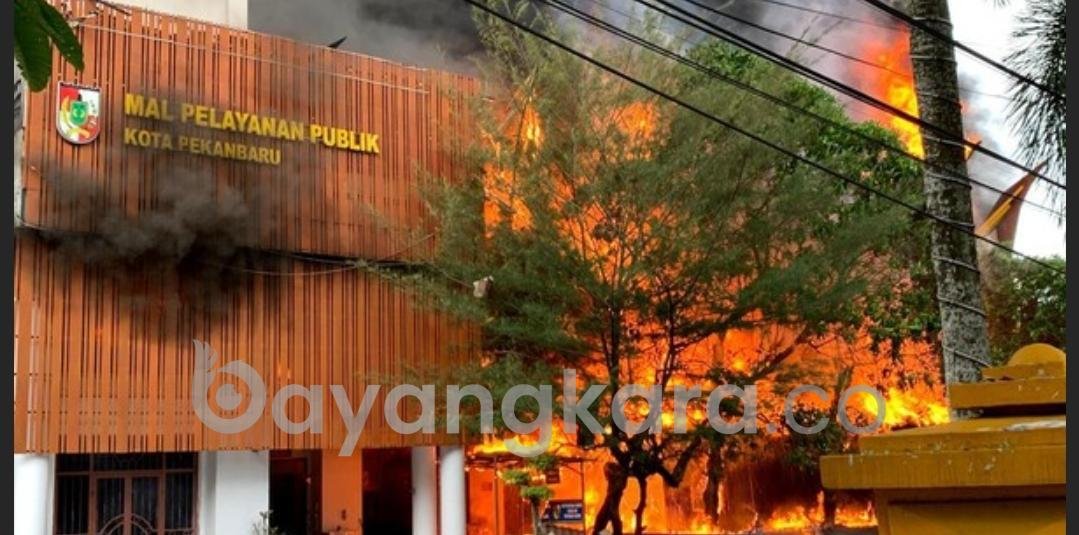 Kantor Pelayanan Publik Kebakakaran Di Pekan Baru